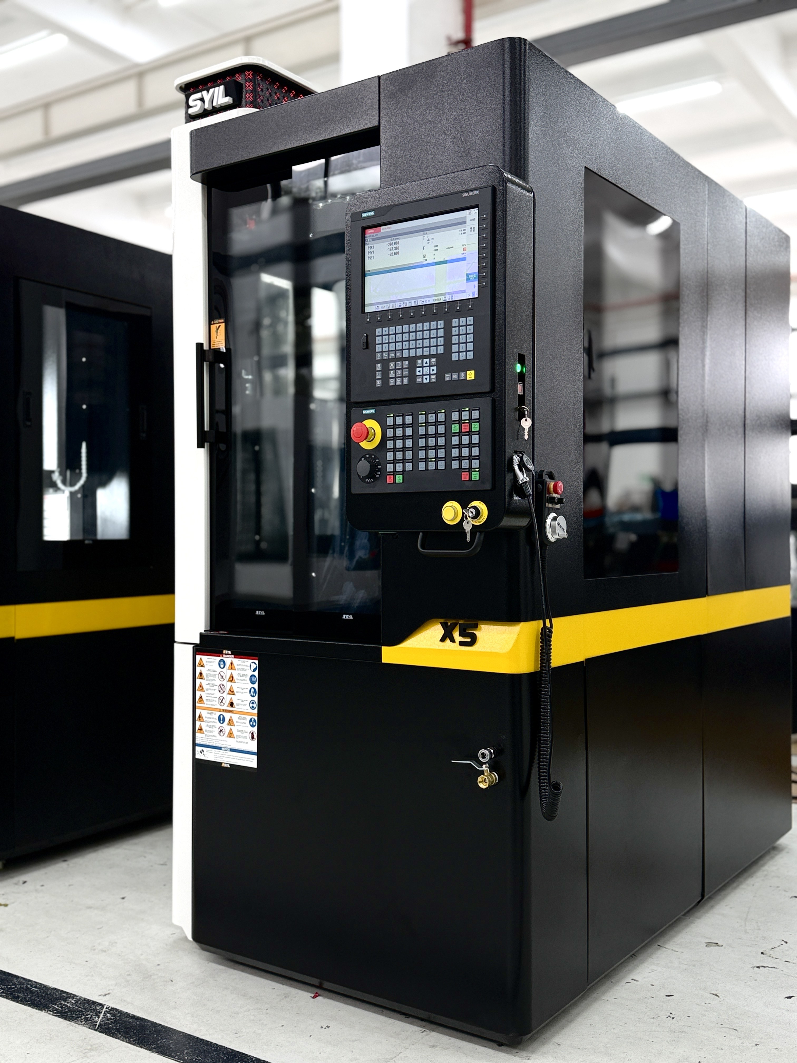●SYCO マイナーミドル SYIL X5 | Compact CNC Vertical Mill | SYIL